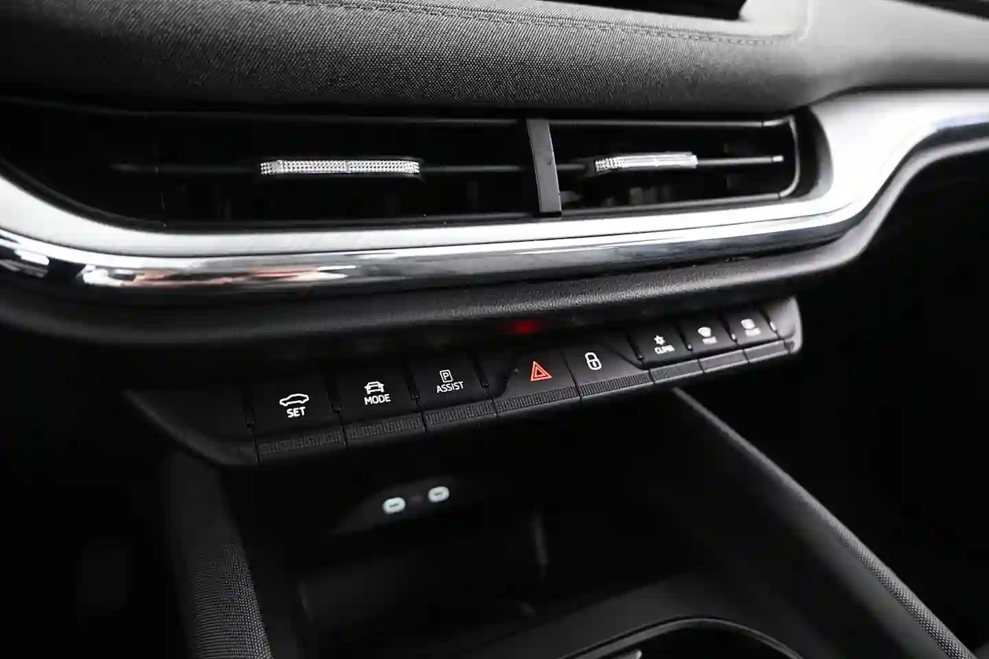 Car Image - Sx5FfyAITcq6GHgIKhwgO