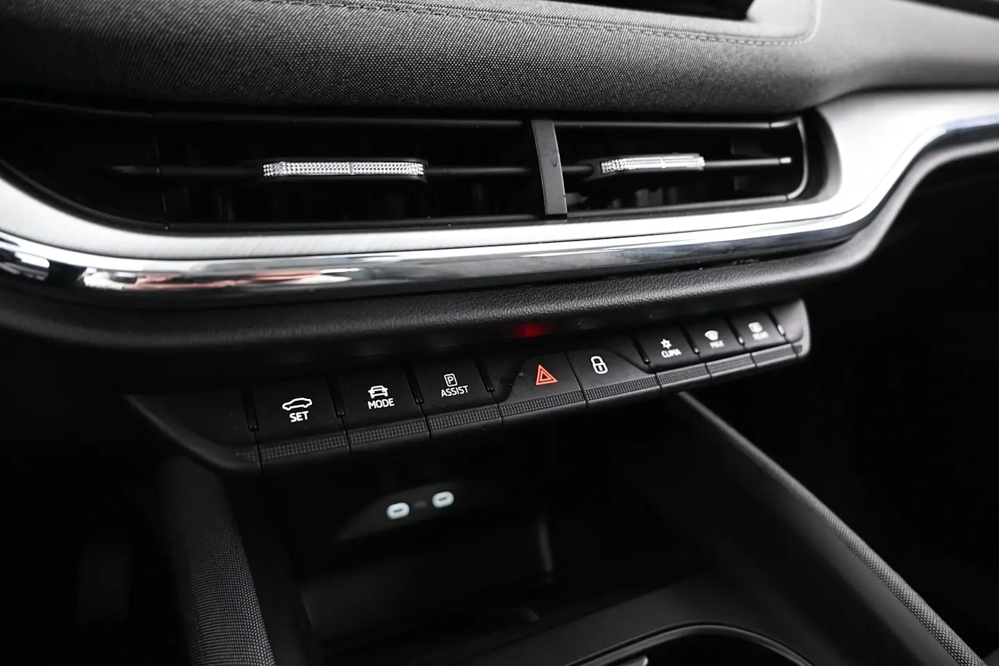 Car Image - Sx5FfyAITcq6GHgIKhwgO