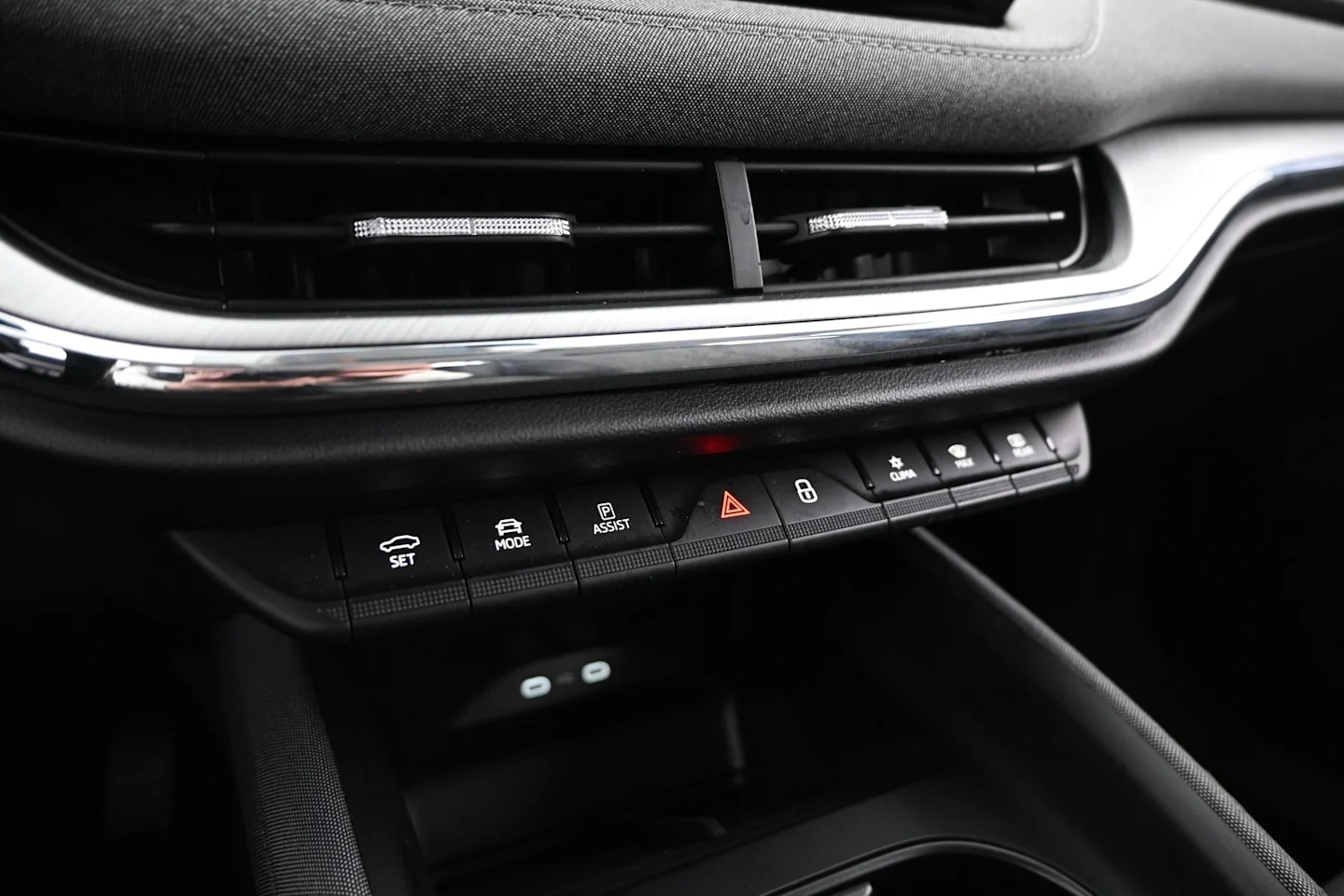 Car Image - Sx5FfyAITcq6GHgIKhwgO