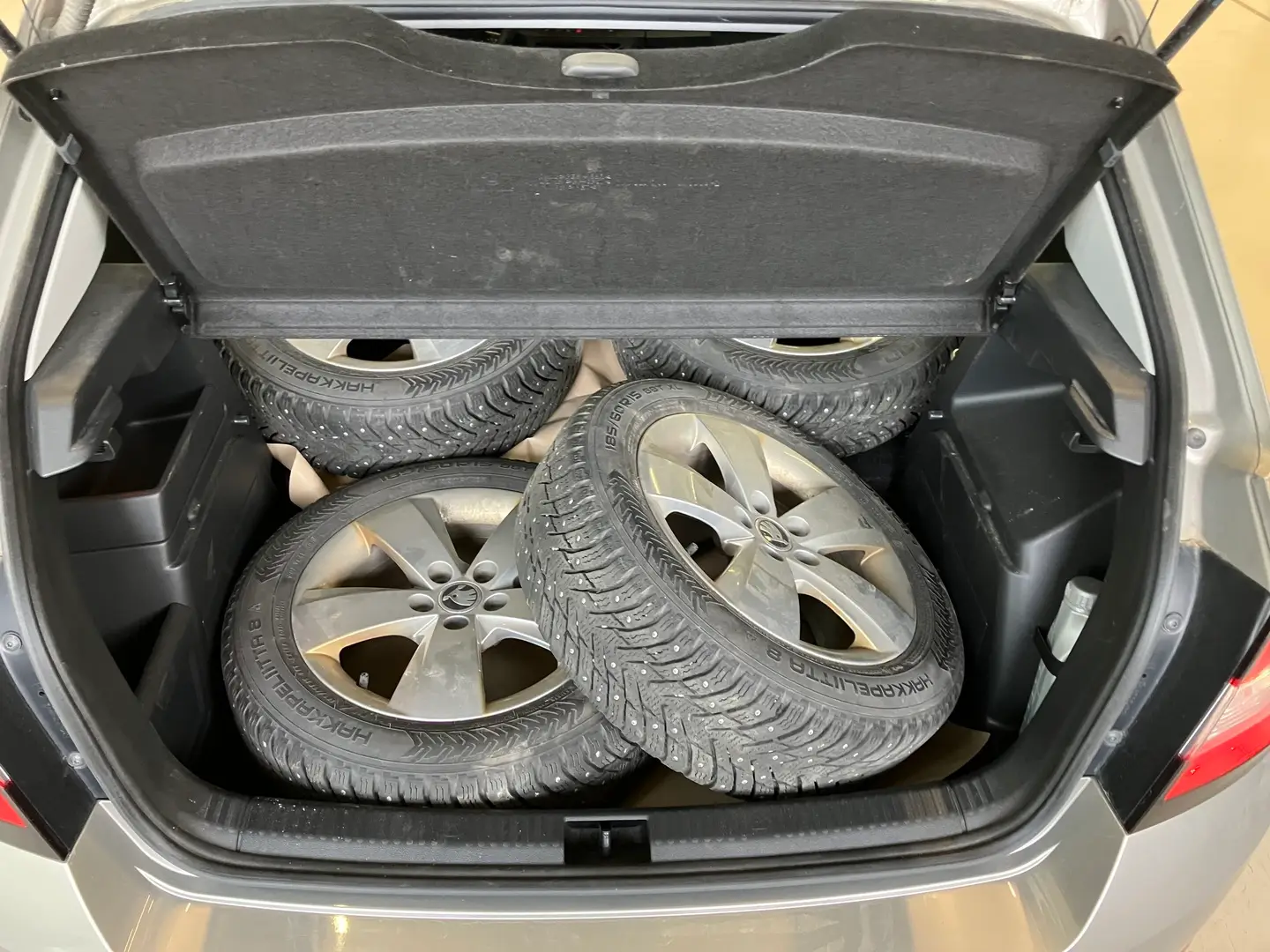 Car Image - uJbqobai3BkurtKDWKrjc