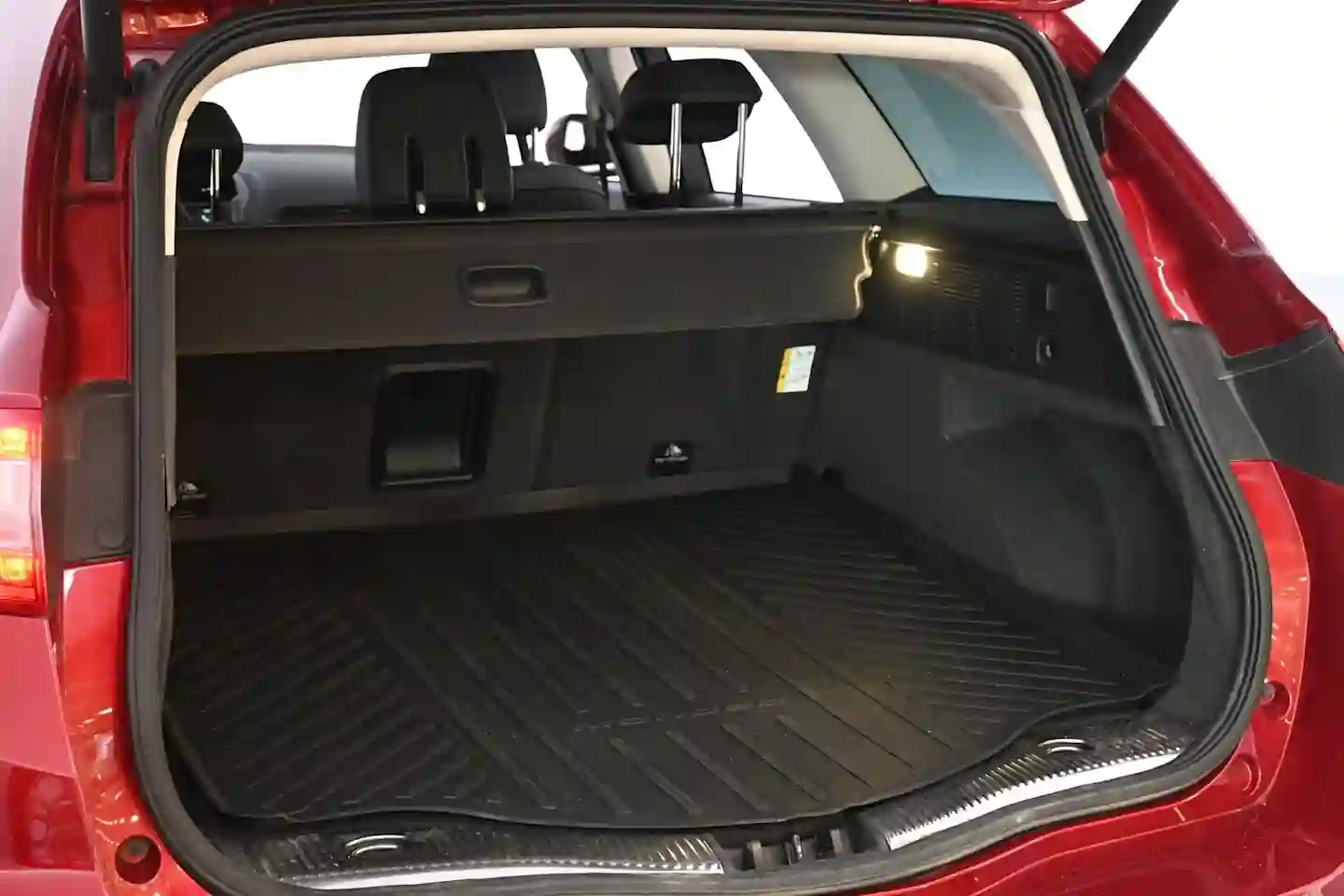 Car Image - 1uRwjAHyKjulF2GY7fdbi7