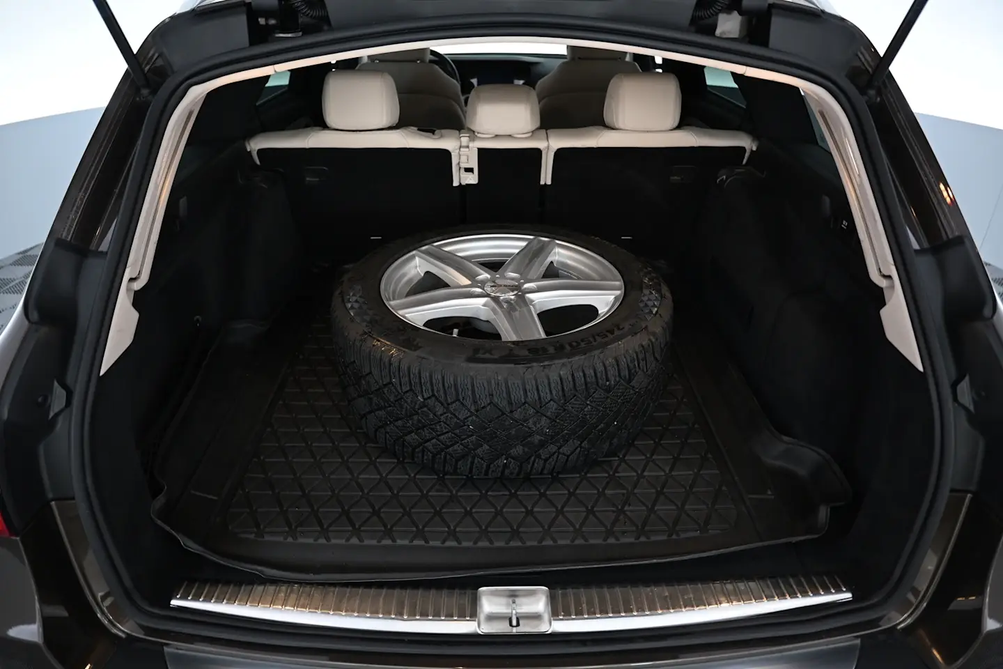 Car Image - TyTXZ7QPZHVqi9To8TksX