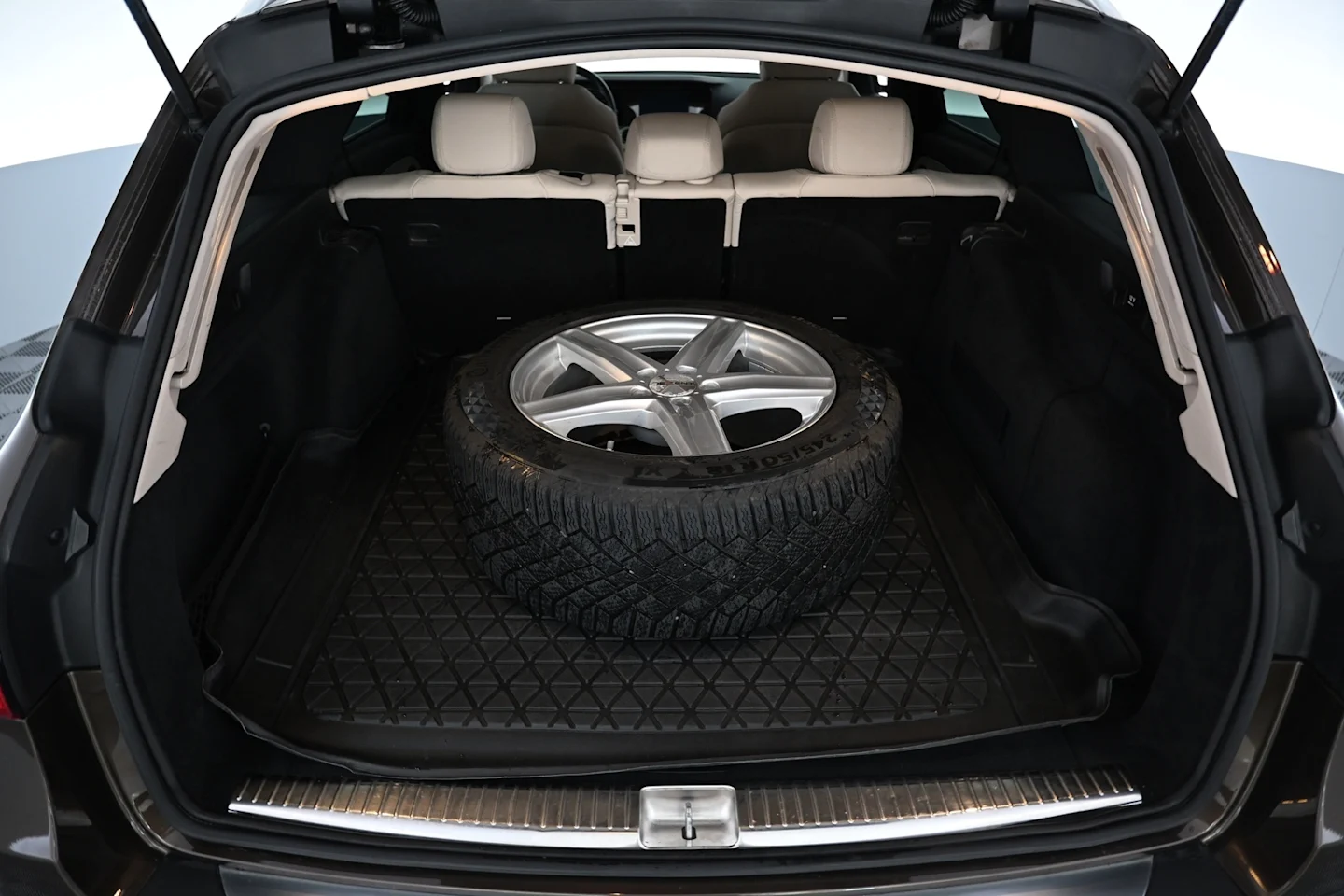 Car Image - TyTXZ7QPZHVqi9To8TksX