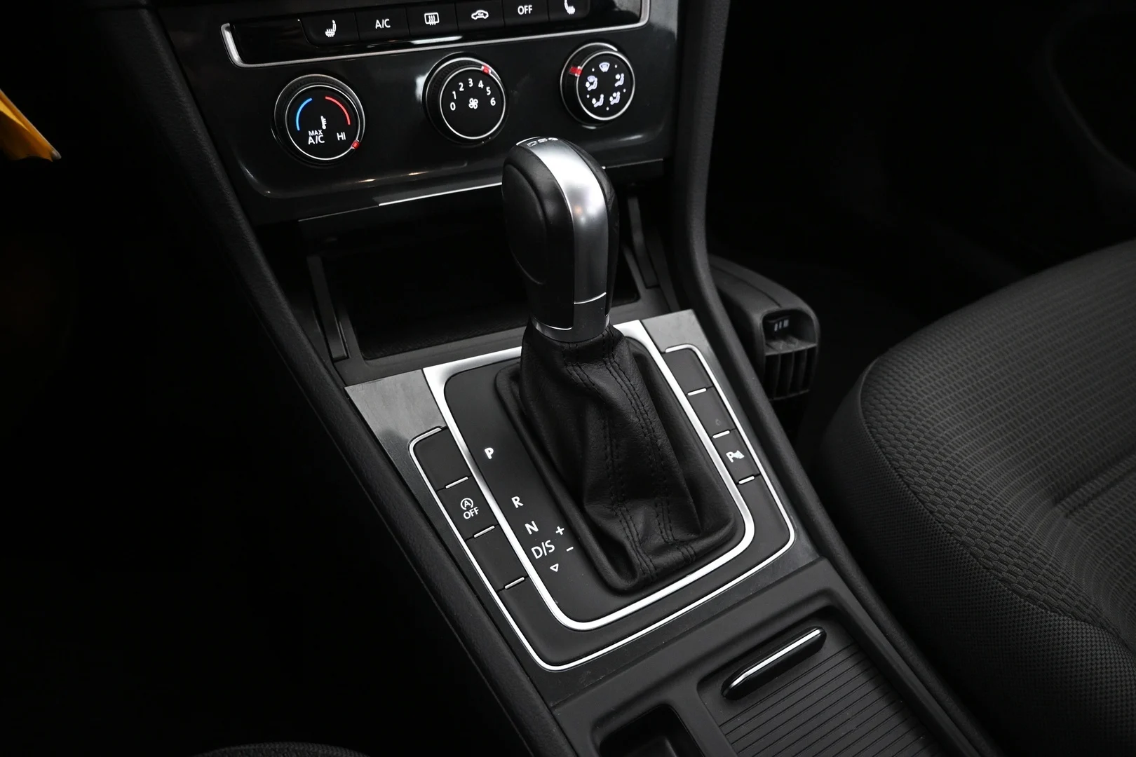 Car Image - 2DR7Ow70Xvn5tIHEfbgVDG