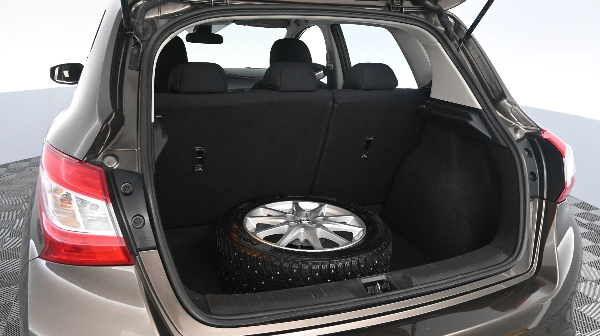 Car Image - tNLVwS9nql3nJuqbJsWyU