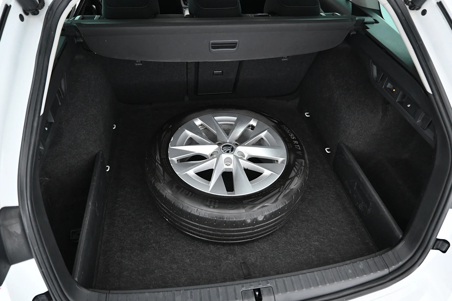 Car Image - 5b2CJeKYIk4LmXH8Wr7WYG