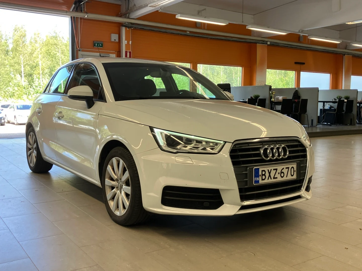Car Image - 4wGpgbGh5jXCUx4y8XfB3s