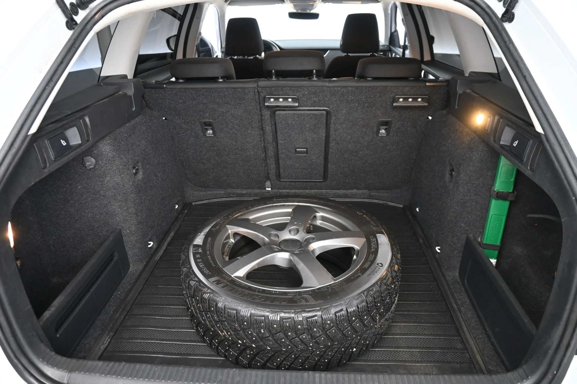 Car Image - 1v2mK1QNnjRSGqeMiF93nv