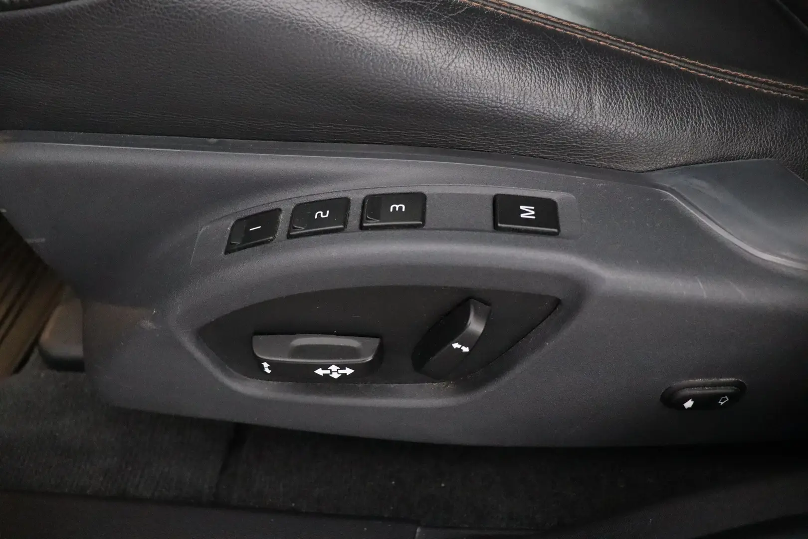 Car Image - Ykogi3JKwO6VSksapfAoc