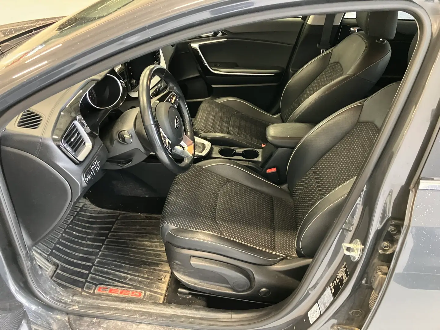 Car Image - 3KH5LOKrRfV4wihZgL7OrE