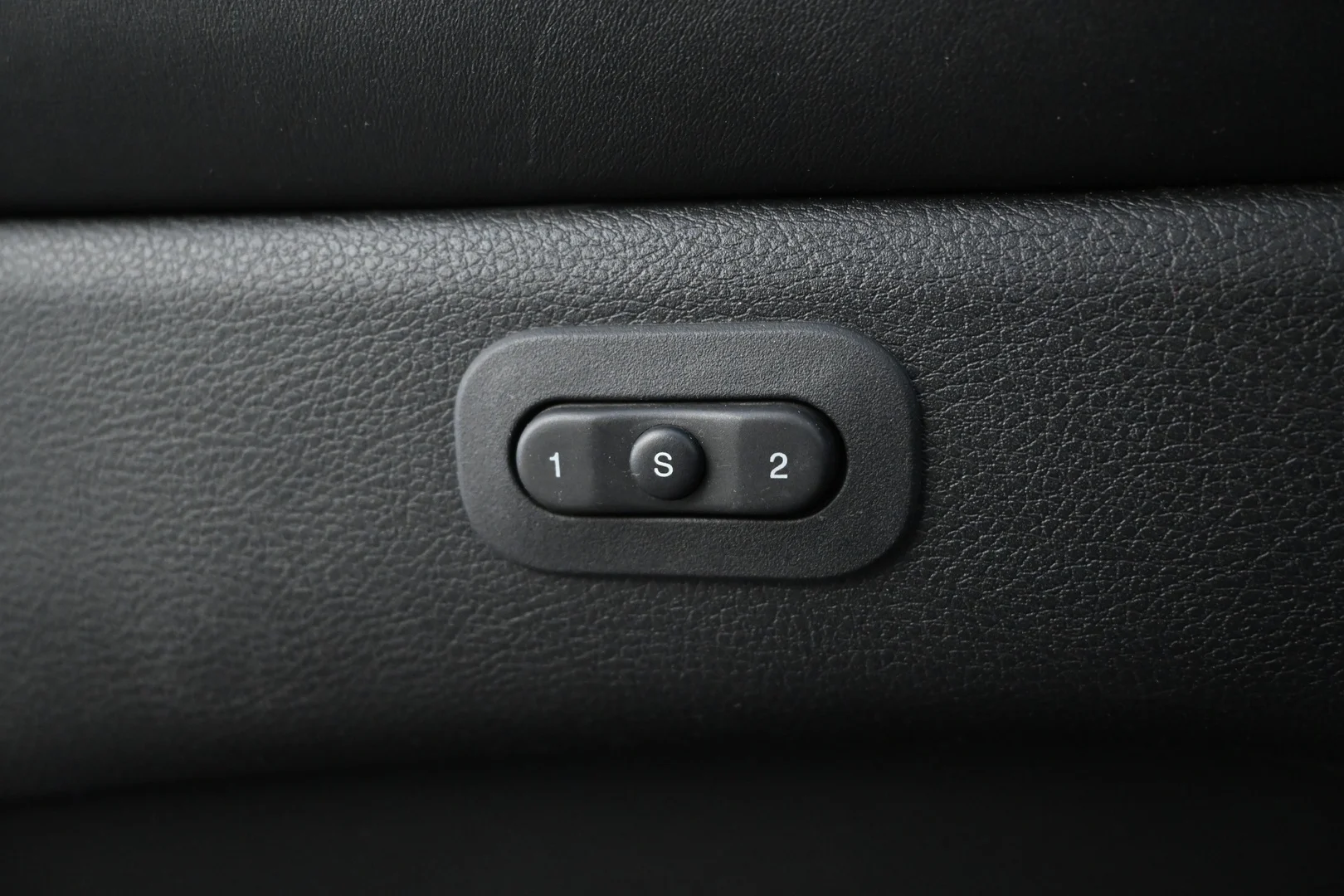 Car Image - 4hAuRuxs8EVF6kbjgIOPmY