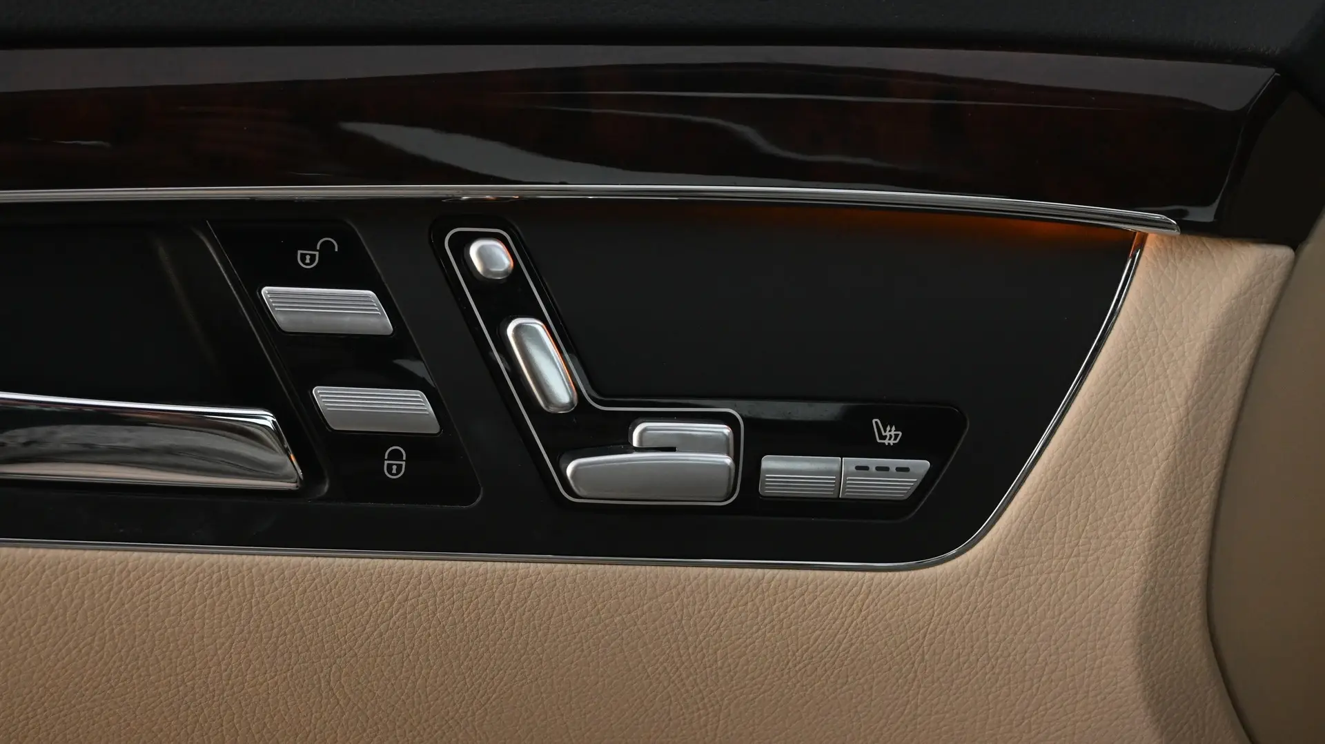 Car Image - 2jjB1OiW6LEvzJjcJ4Rp6z