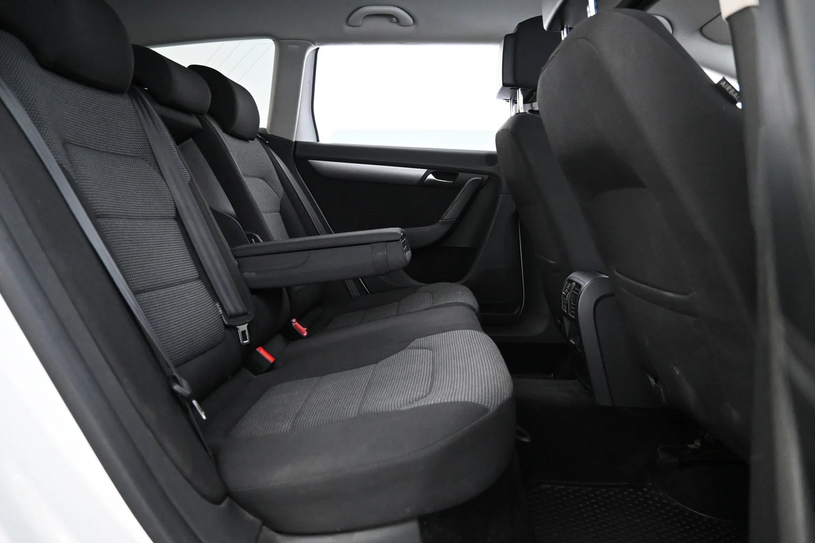 Car Image - 5O82wjsUID2st2sv5JbRjm