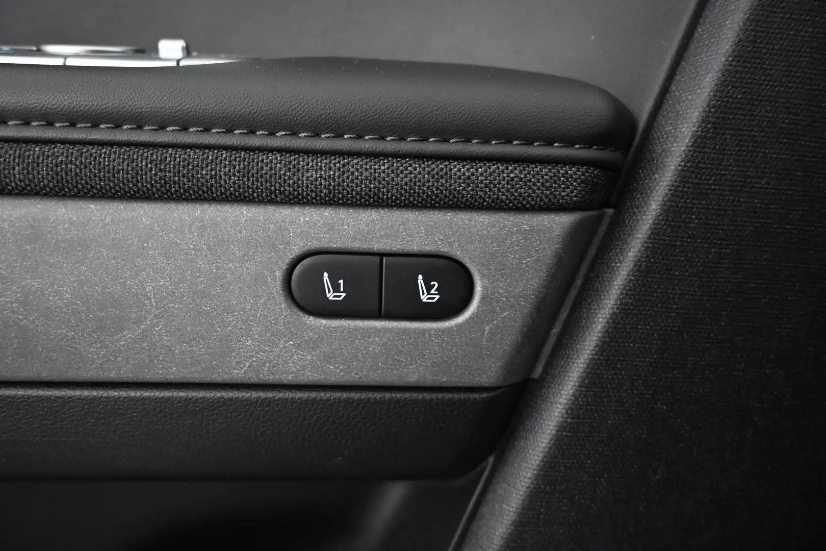Car Image - 46uEWryf5h9j48cRdEV9U1