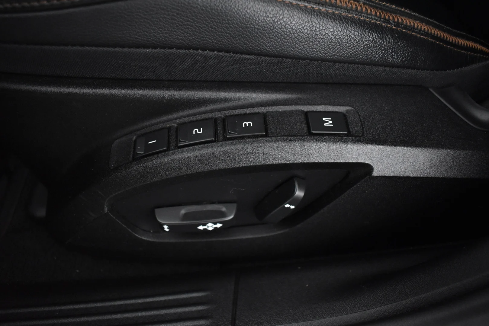 Car Image - cLFuiT1fYZs2dqsgCaLNG