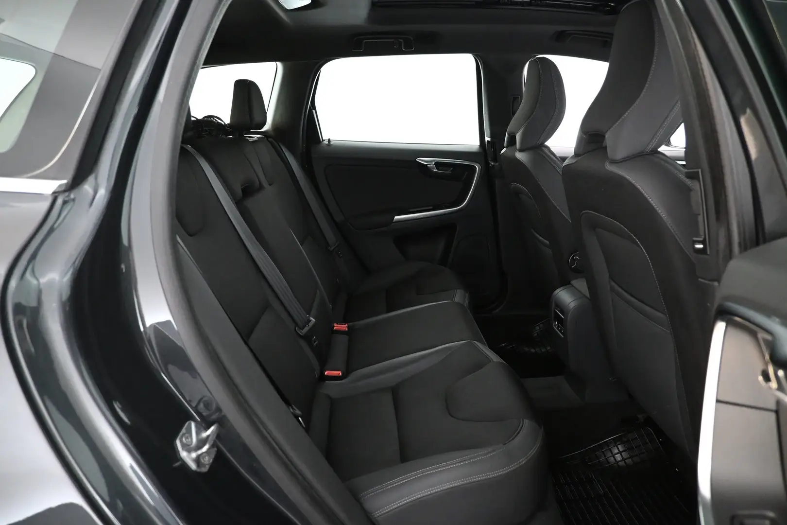 Car Image - 19z1A3QgTfYRVEhPiz8c1M
