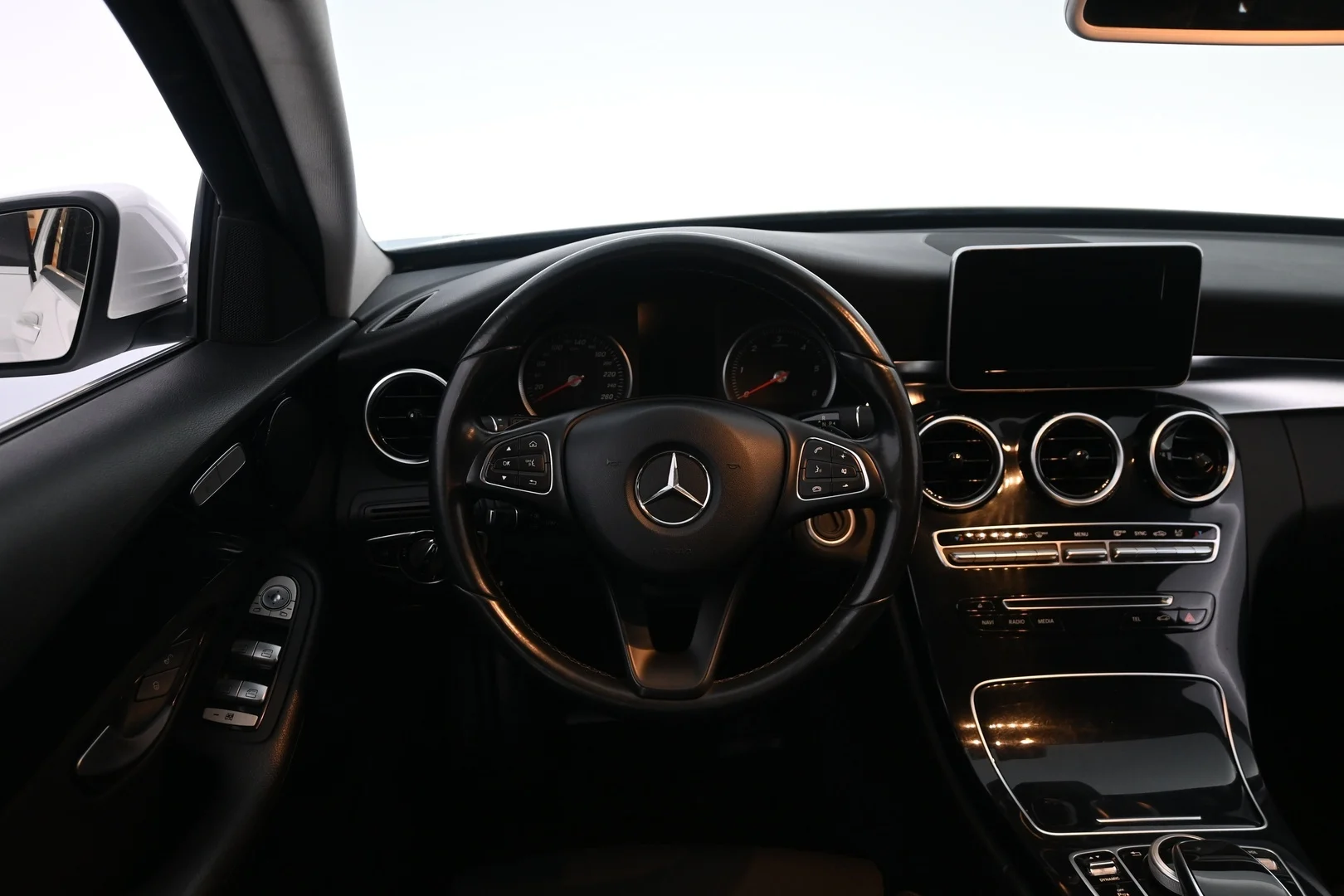 Car Image - 618XF3z8uGljtJzL2kNArI