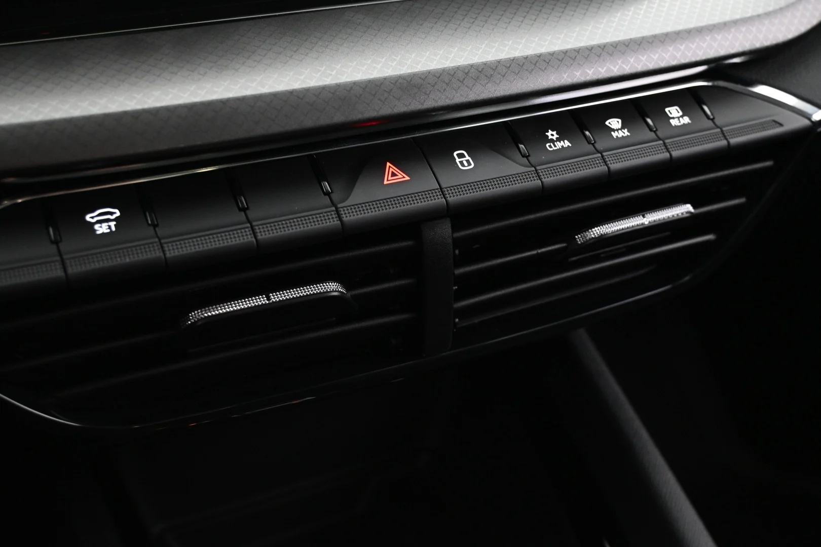 Car Image - hJu0WUsL6V9Z5ztRNths4