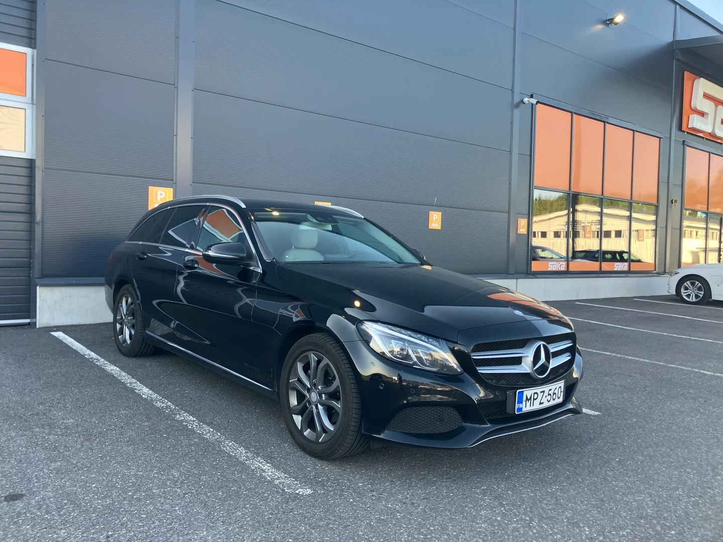 Car Image - 2j84dpkCHTz9VzdikcgwtA
