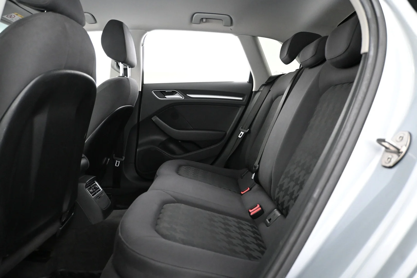 Car Image - PyaqjnGuRmsBC5yrWznSF