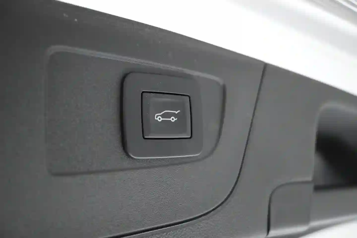Car Image - 307thW2deAAYzTdgr2ENDo