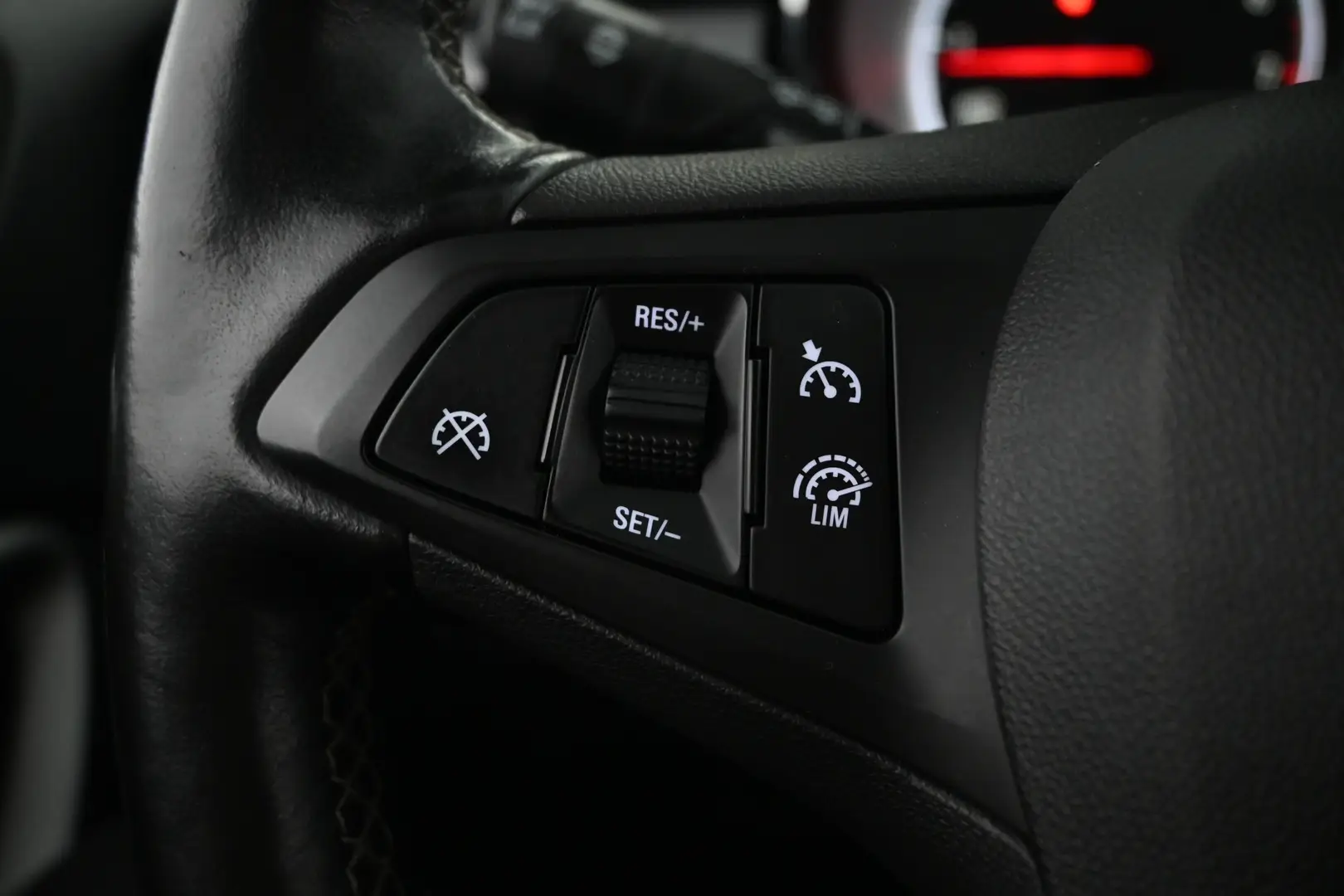 Car Image - 3oYq6ddriD2x0dT4IipkDe