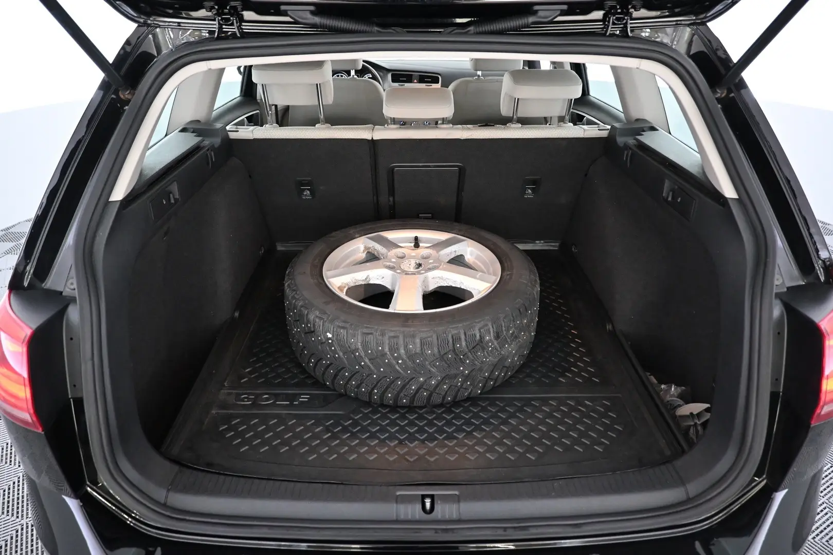 Car Image - 4jkKK9YrPTJDMgXooTe25O