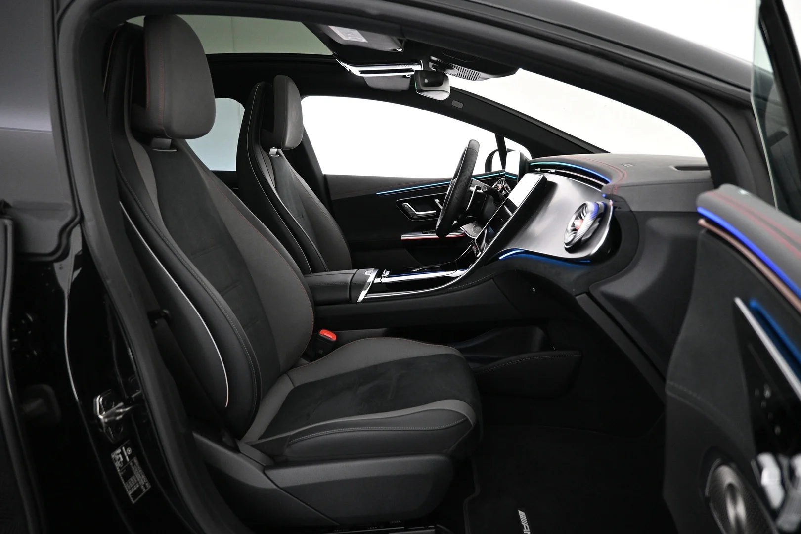 Car Image - YZsvKmSX3B2CfZTeS5uFX
