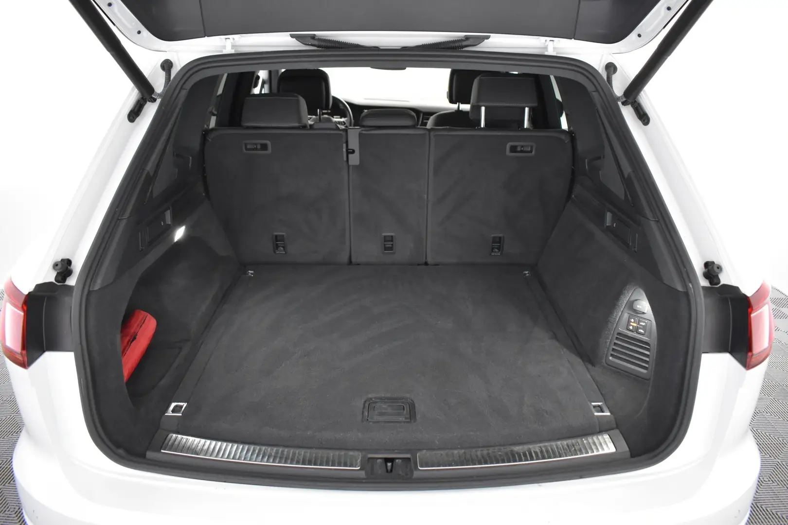 Car Image - 3XJna00QLG9JqGozEyZD39