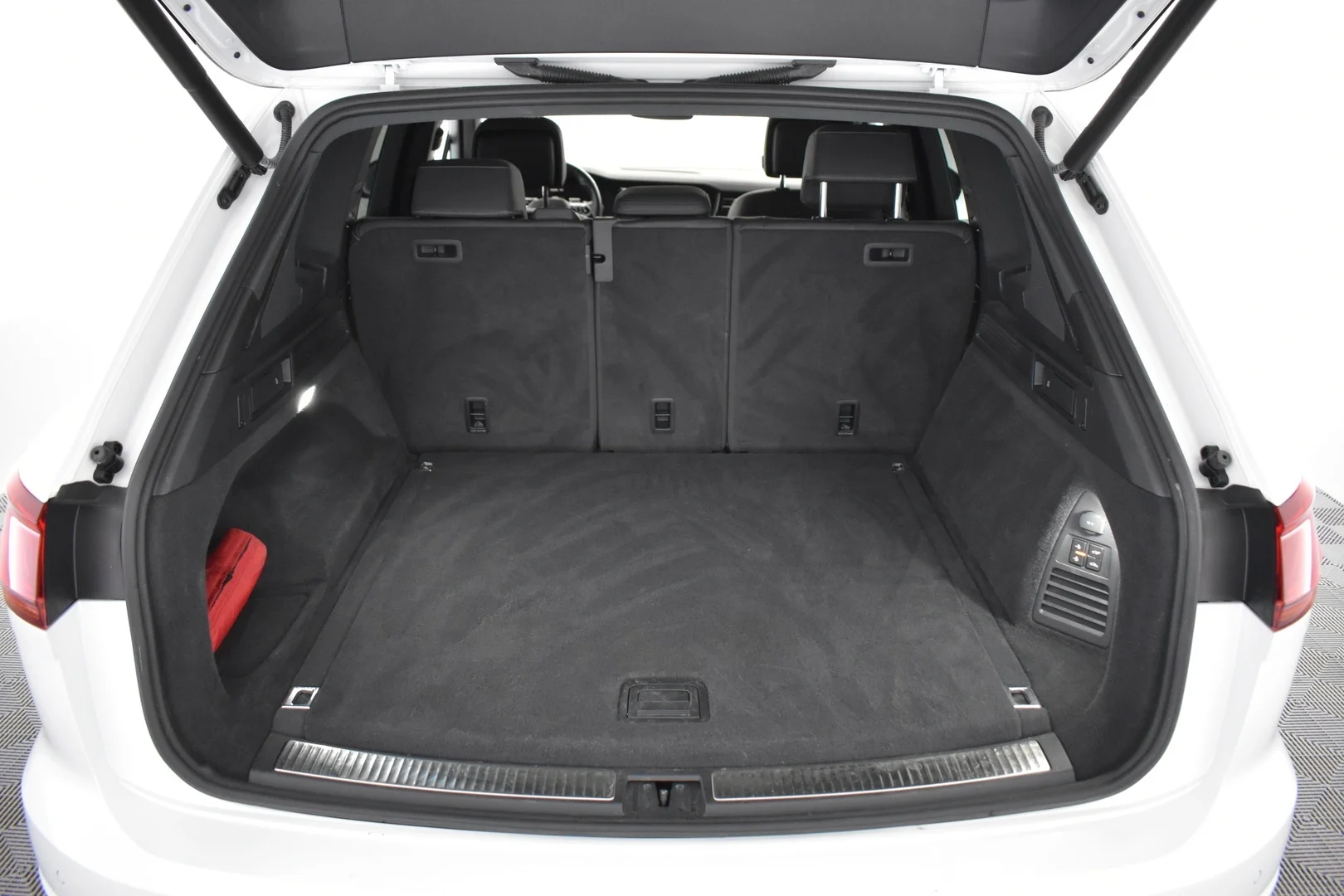 Car Image - 3XJna00QLG9JqGozEyZD39