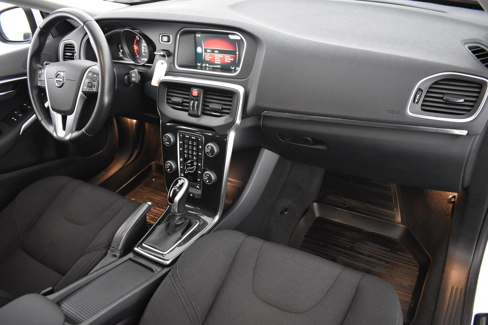 Car Image - WW41sonK7AyPEOYvI2Roj