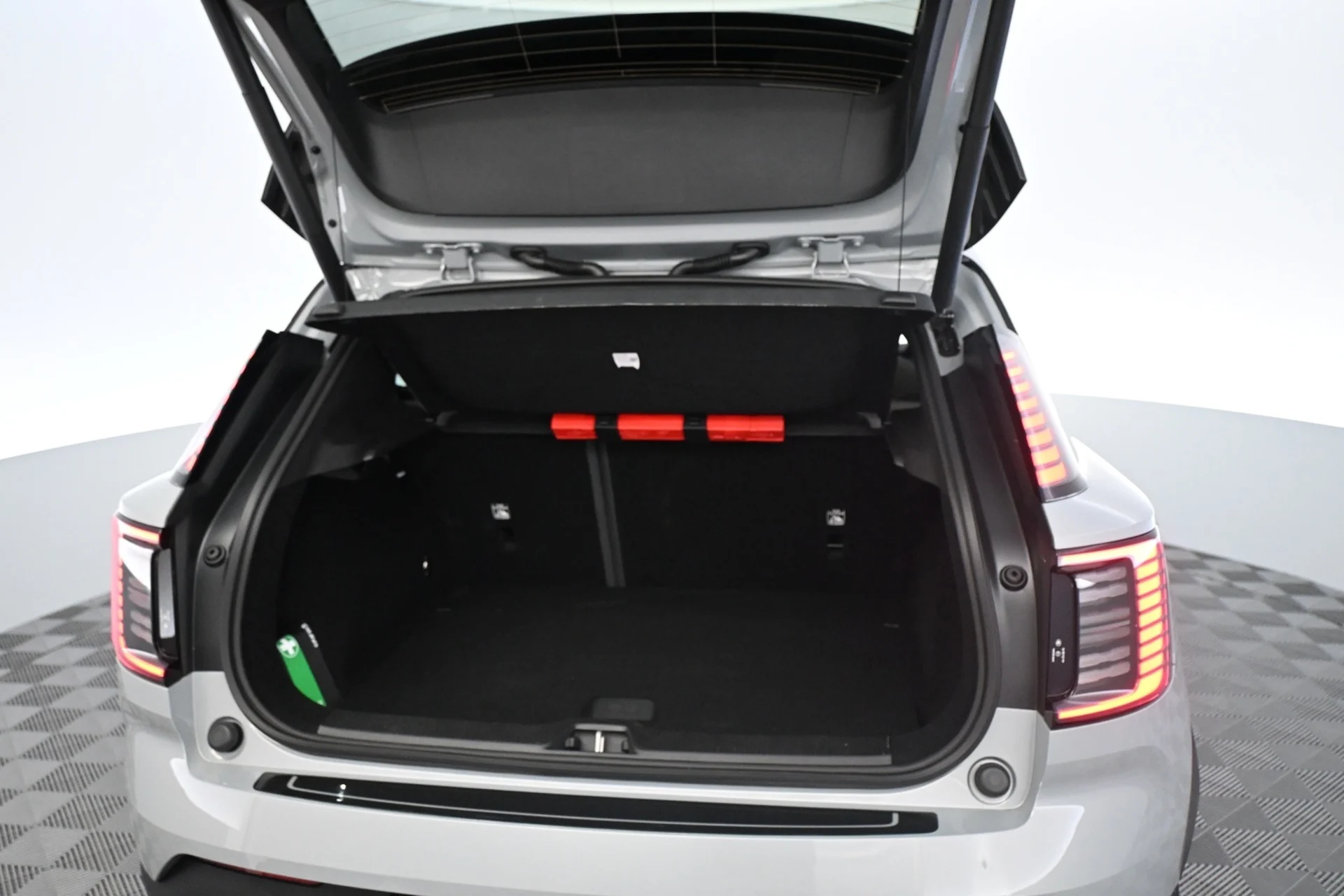 Car Image - ZpvQH2Set6FAocnQGlZX4