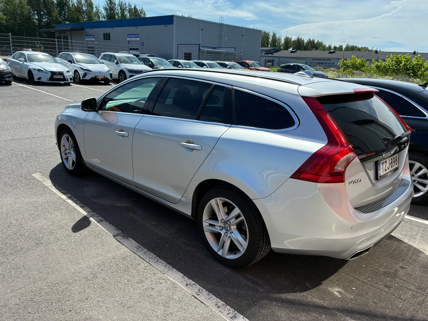 Car Image - 22S2LVISUH4Dzr4PkqtDE7