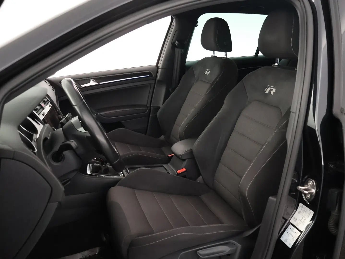 Car Image - gP1SHWCgqMOJ0Nd8zXWfX