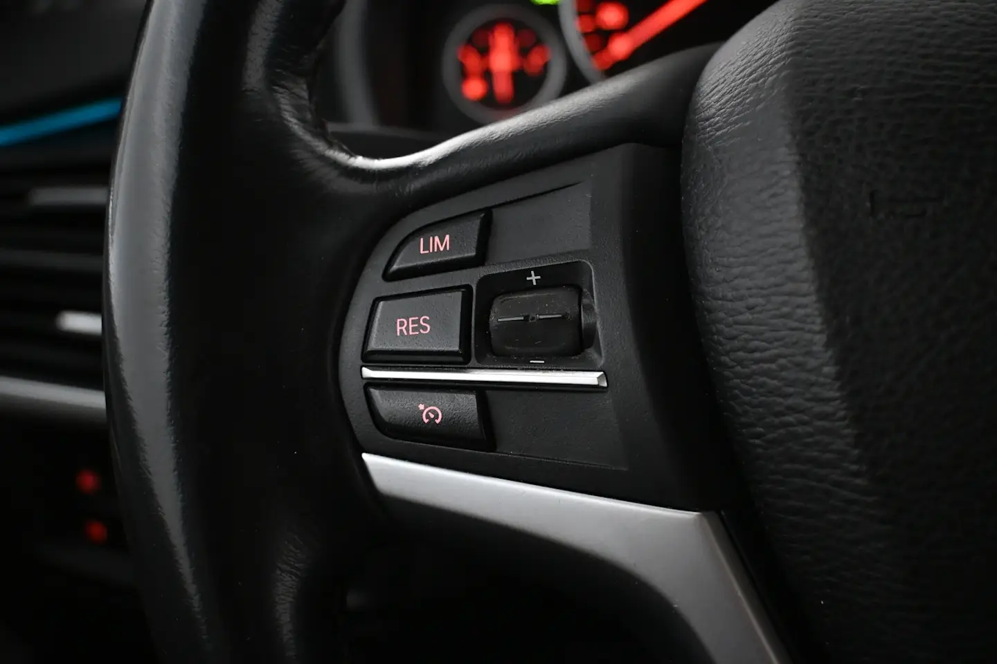 Car Image - 3BiXasRSgexiy3OvV16PDK