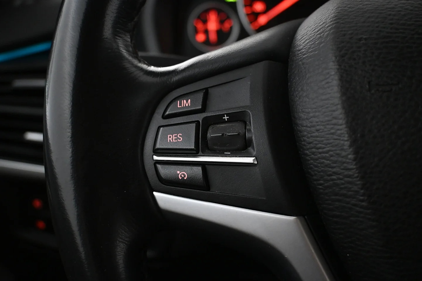Car Image - 3BiXasRSgexiy3OvV16PDK