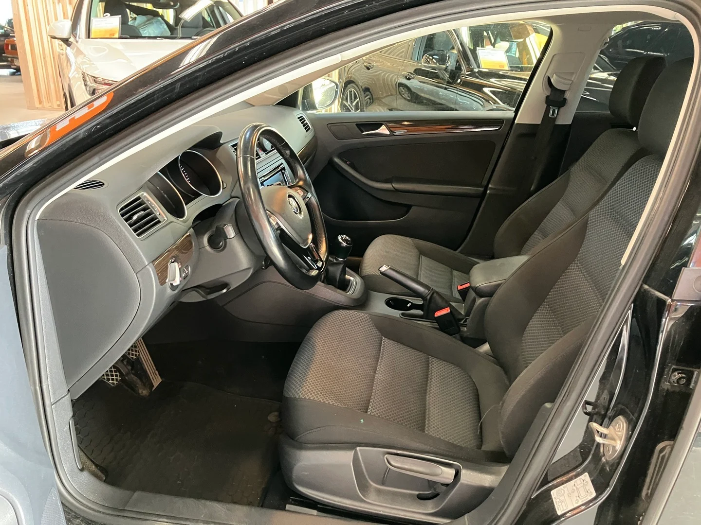 Car Image - 5pnoFmtWrrgAue5IscRGyz