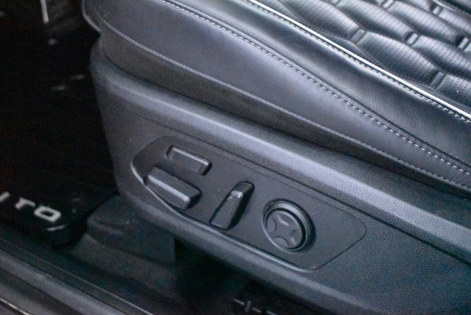 Car Image - 1S0ZKgwlBzxYTPlaF0oVGD