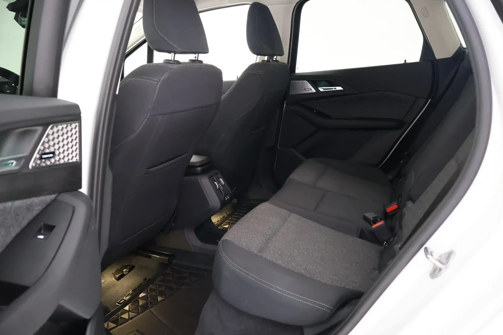 Car Image - 2fXXy8CoftBiiFz4oMpZXP