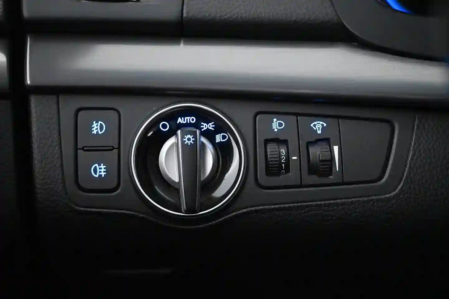 Car Image - 67lDgxFYsF8c4OdE6o2lP5