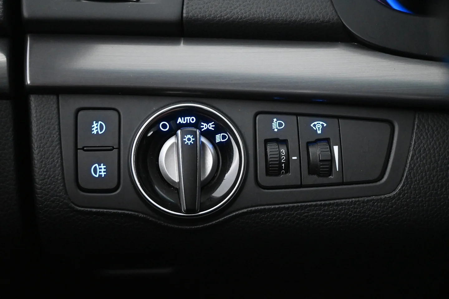 Car Image - 67lDgxFYsF8c4OdE6o2lP5