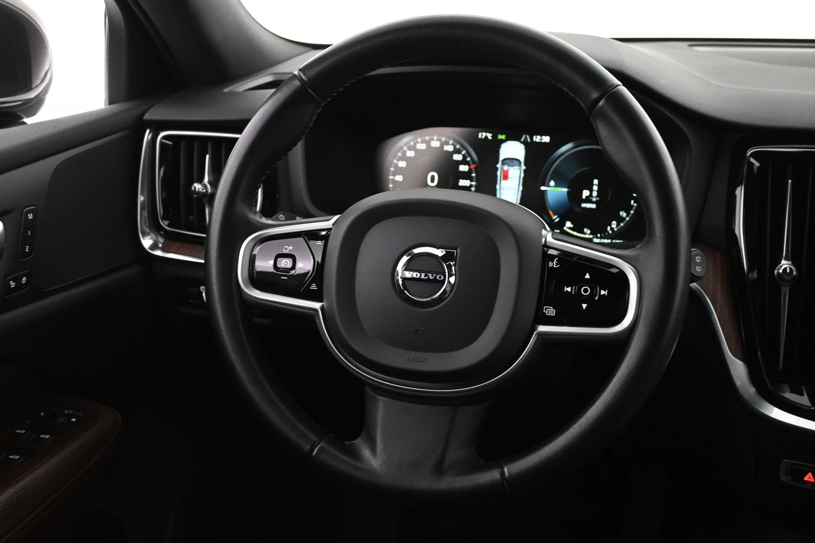 Car Image - rJ94EBuncl1Smig6gmRBJ