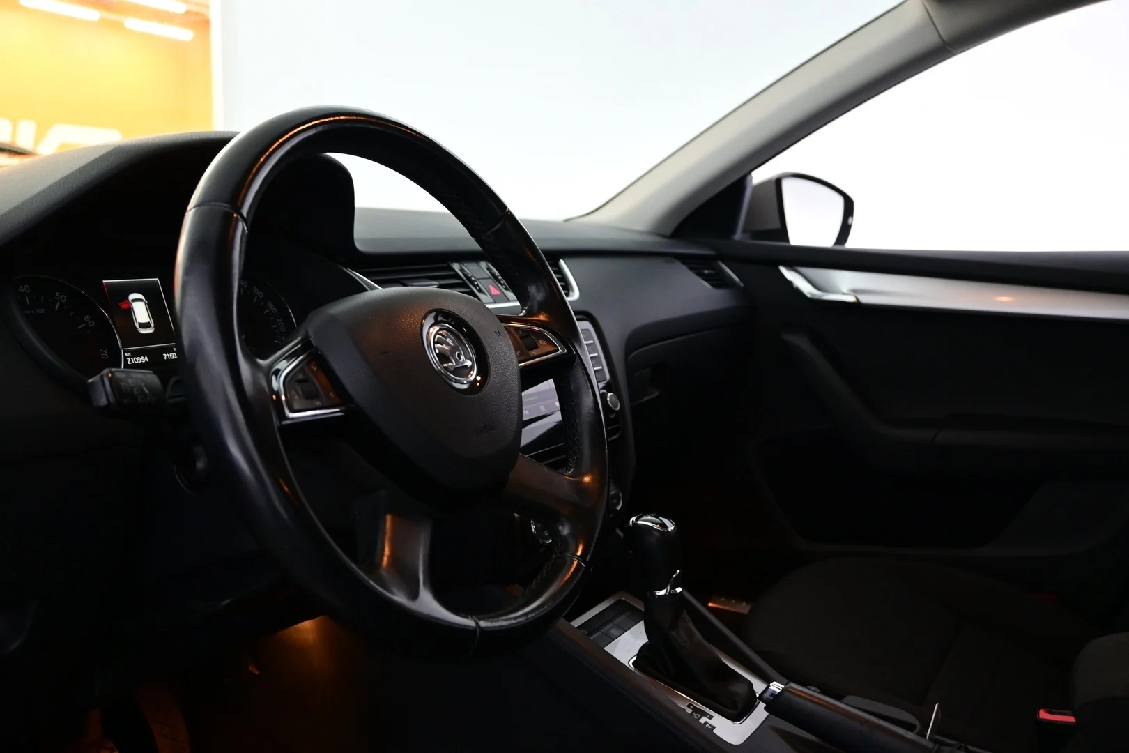 Car Image - 2XegQVmIwsXVGjiIW3Yg8v