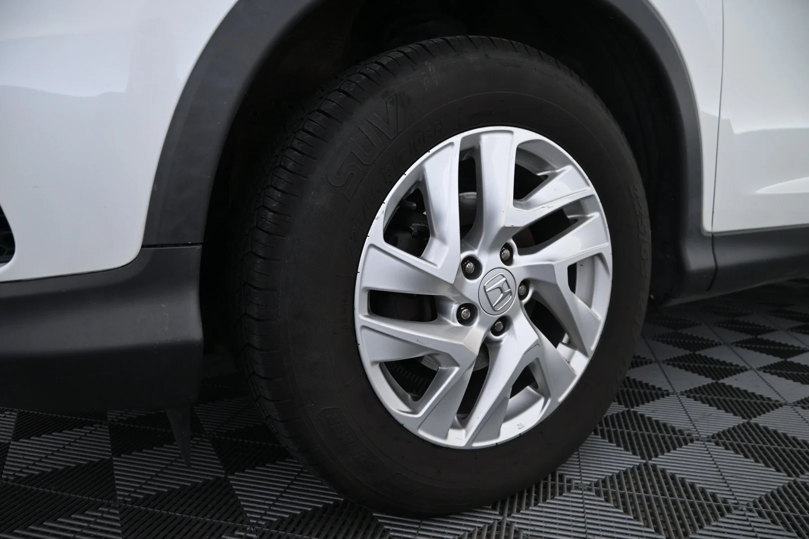 Car Image - 3QcFSruxmIObyBUoZ63iAo
