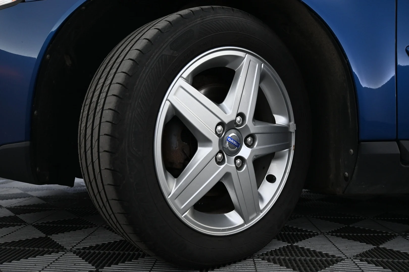 Car Image - D1CMEeuApdhoJDdRX1ZMR