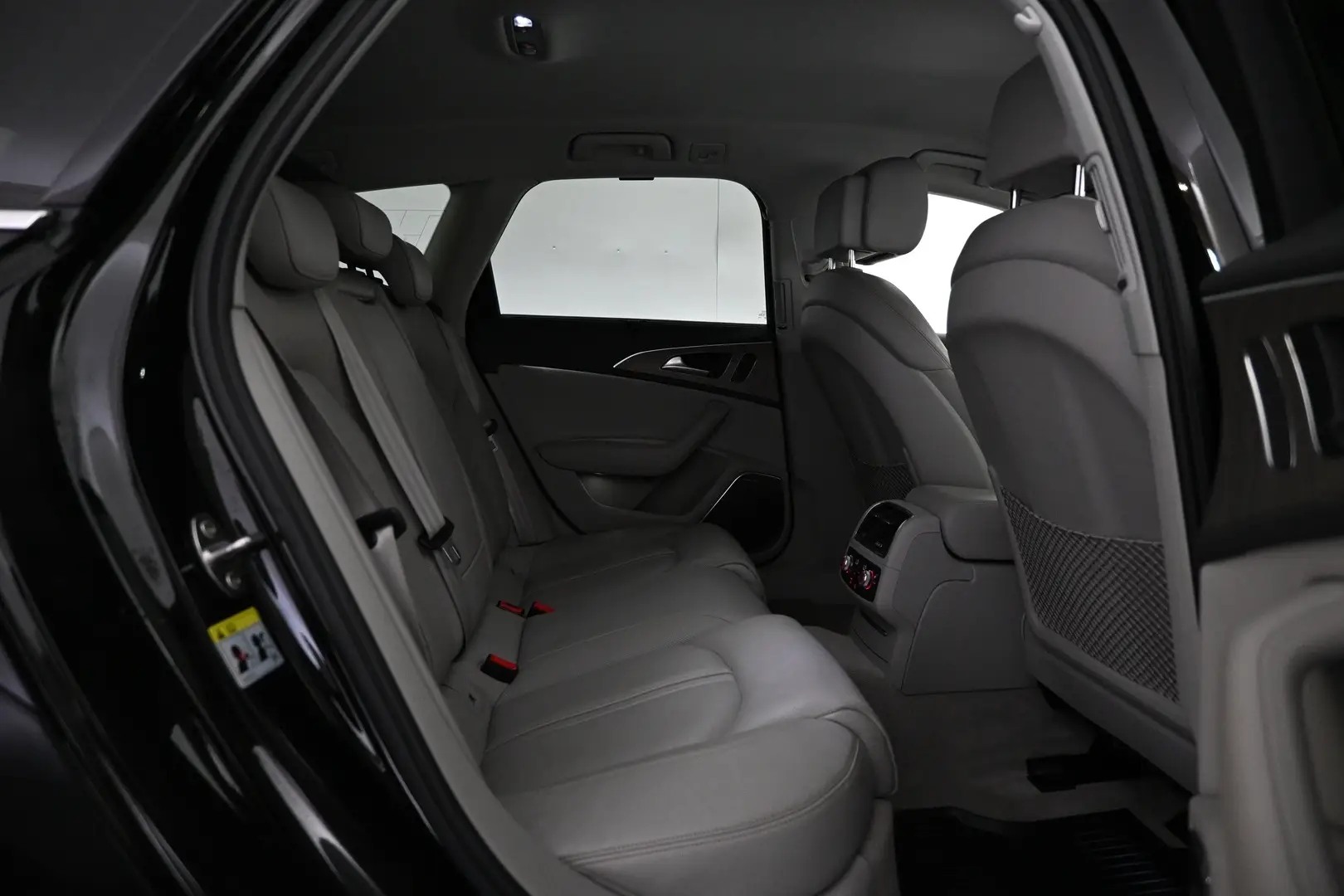 Car Image - 1eYW5kxckmklJyTMjnxpD7