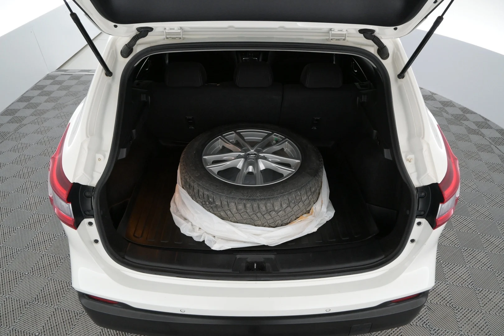 Car Image - 60eMzOs4IfTk0InL9cJWv7