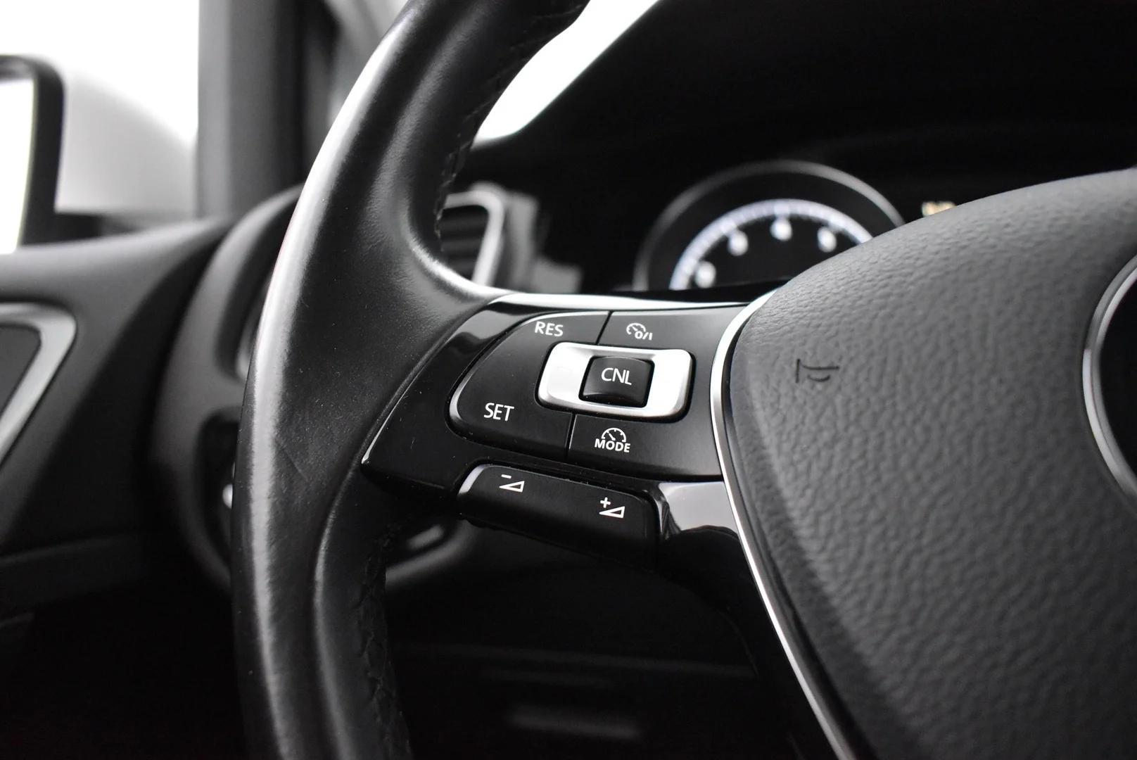 Car Image - 17QgxzV2HjPFDOVUF3DG81