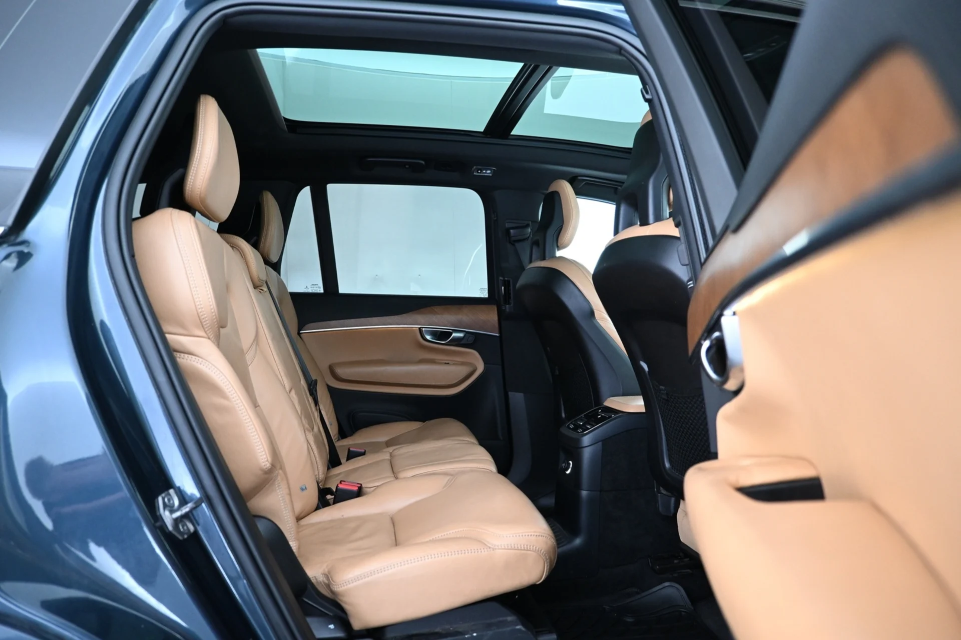 Car Image - fDYUg2HQsIU5WUibogc7n