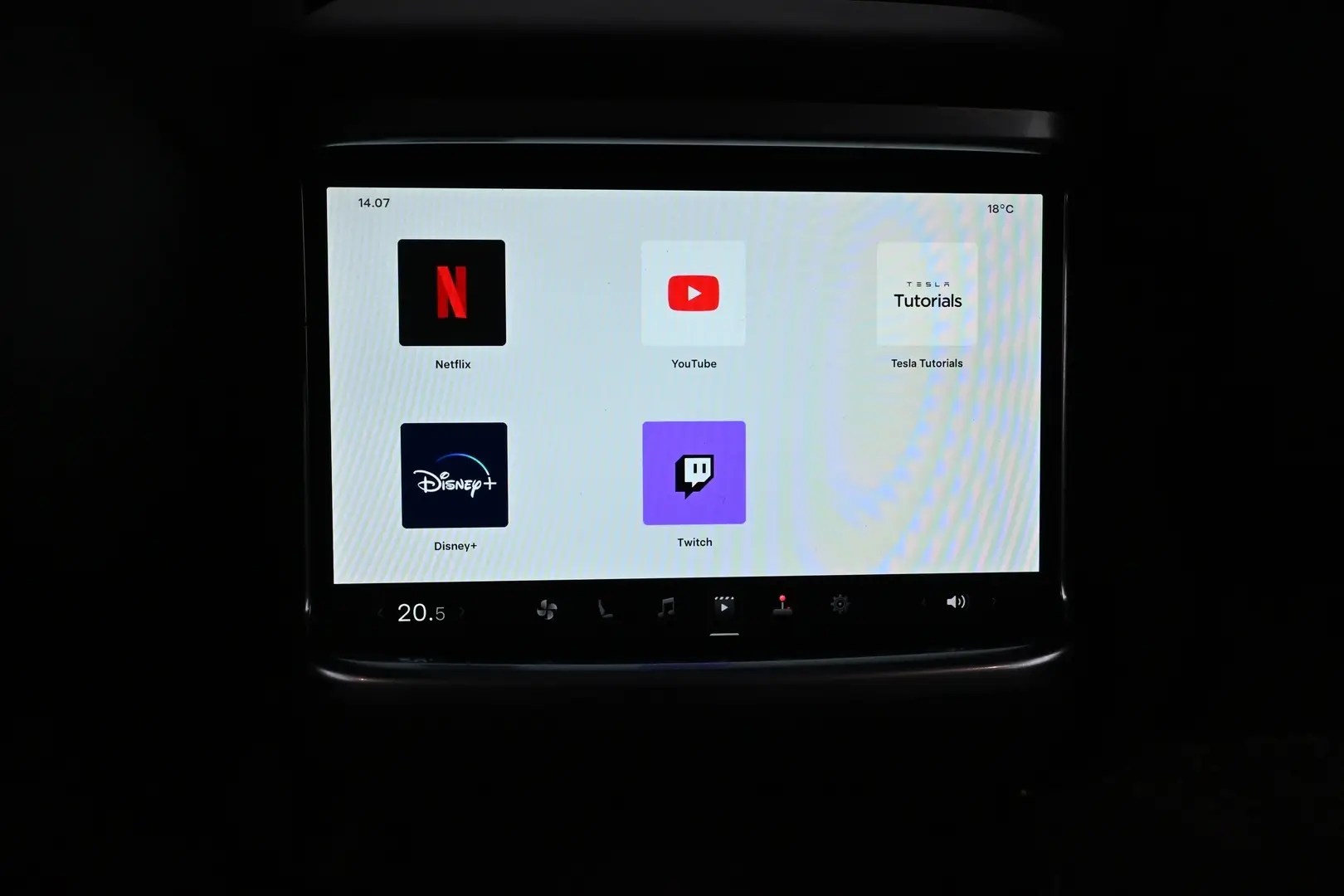 Car Image - 7kbRt0kGRE7isqF990QnTN